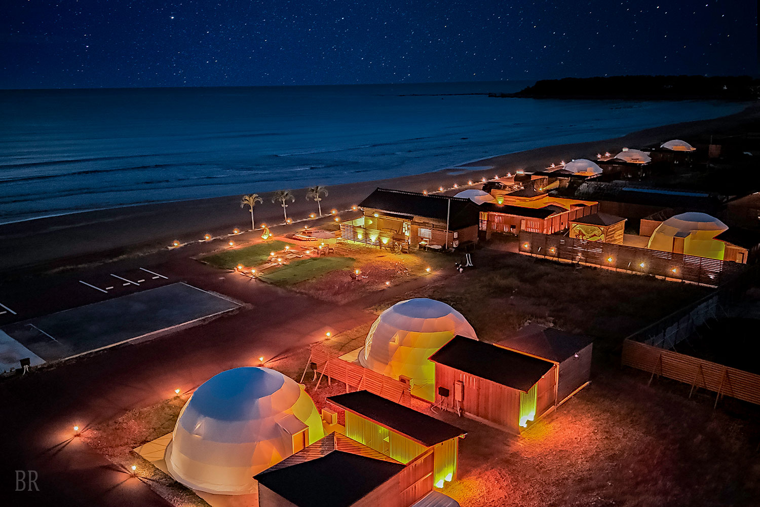 ドームテント内