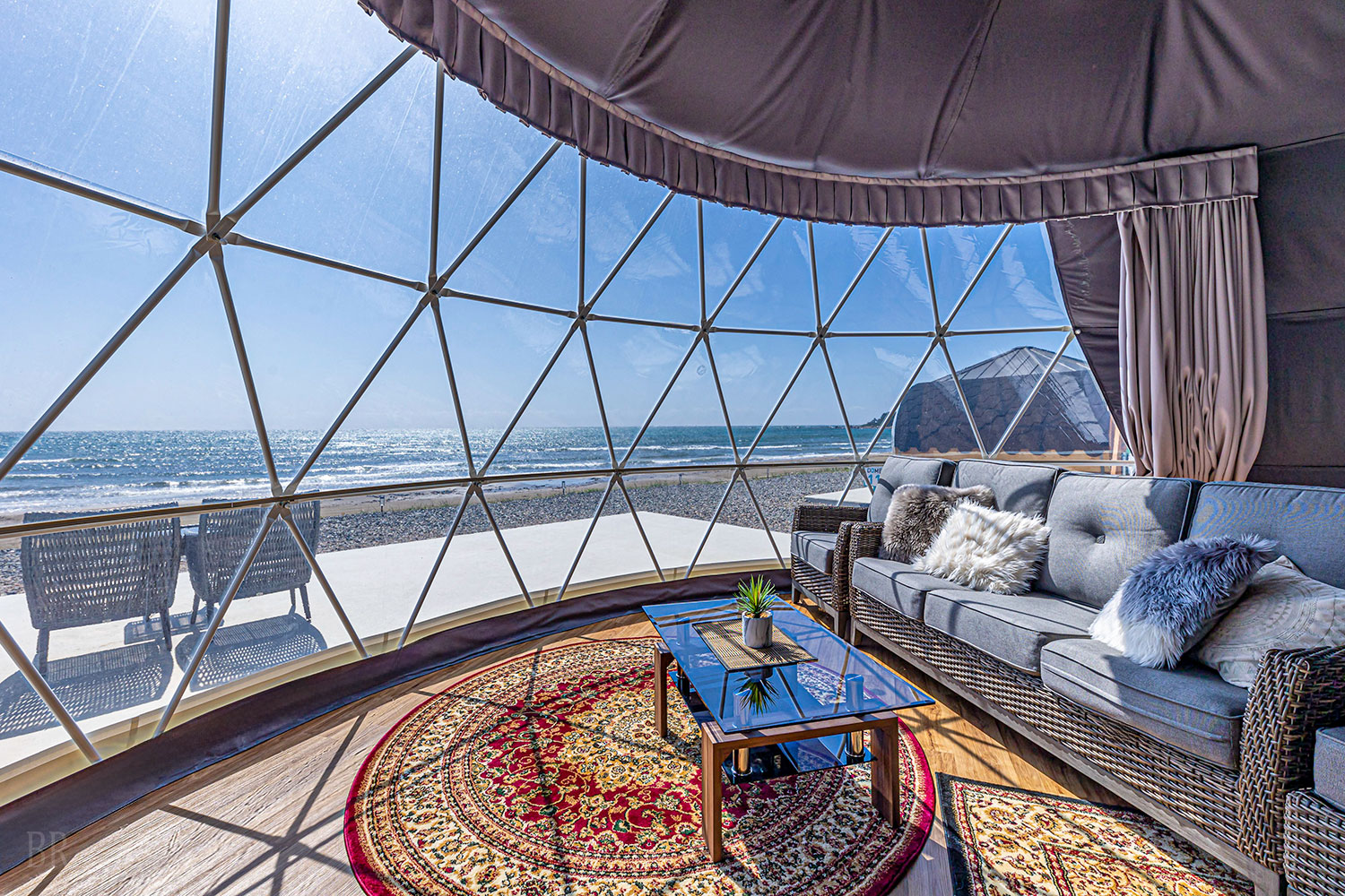 大型グランピングドームテント