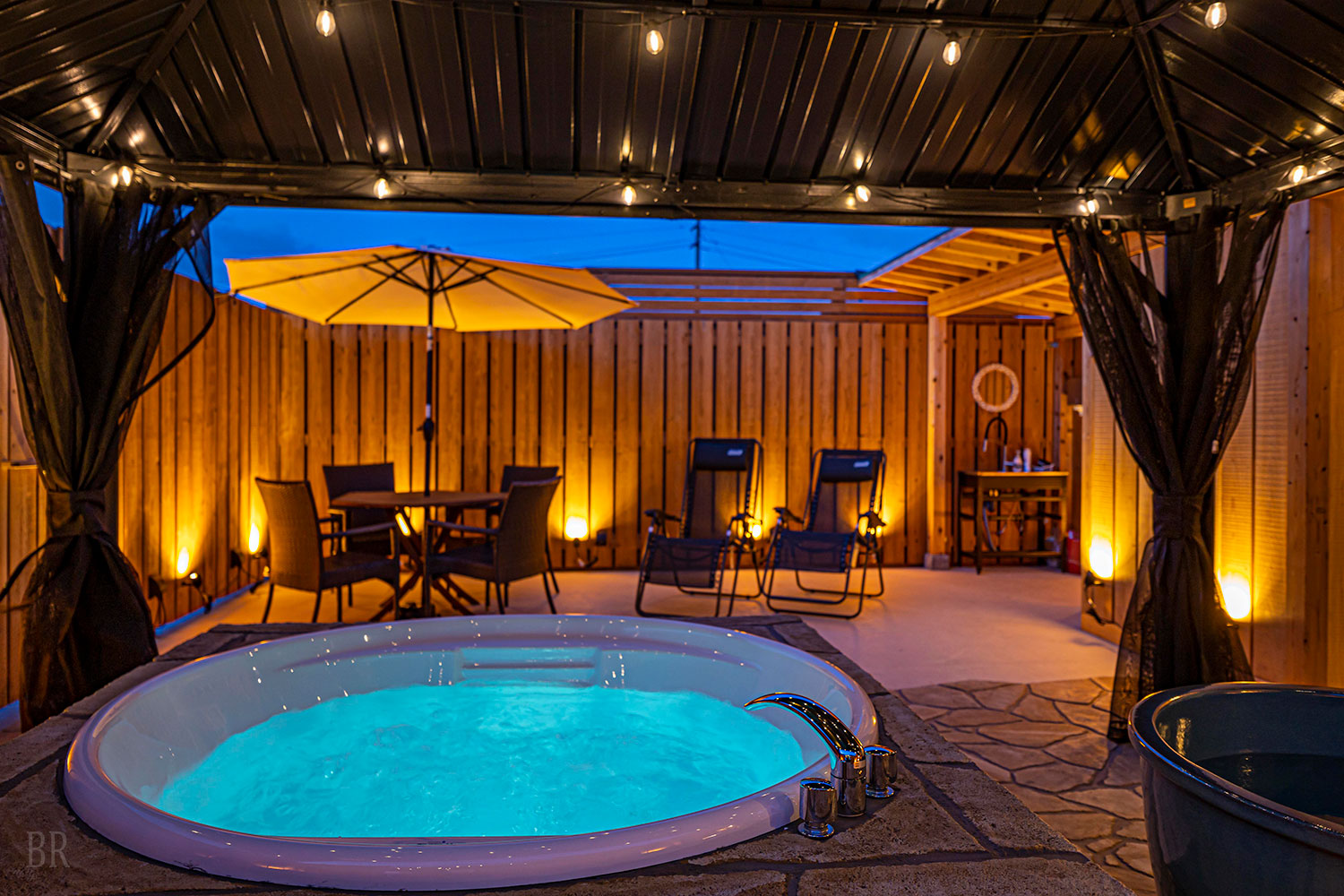 大型グランピングドームテント