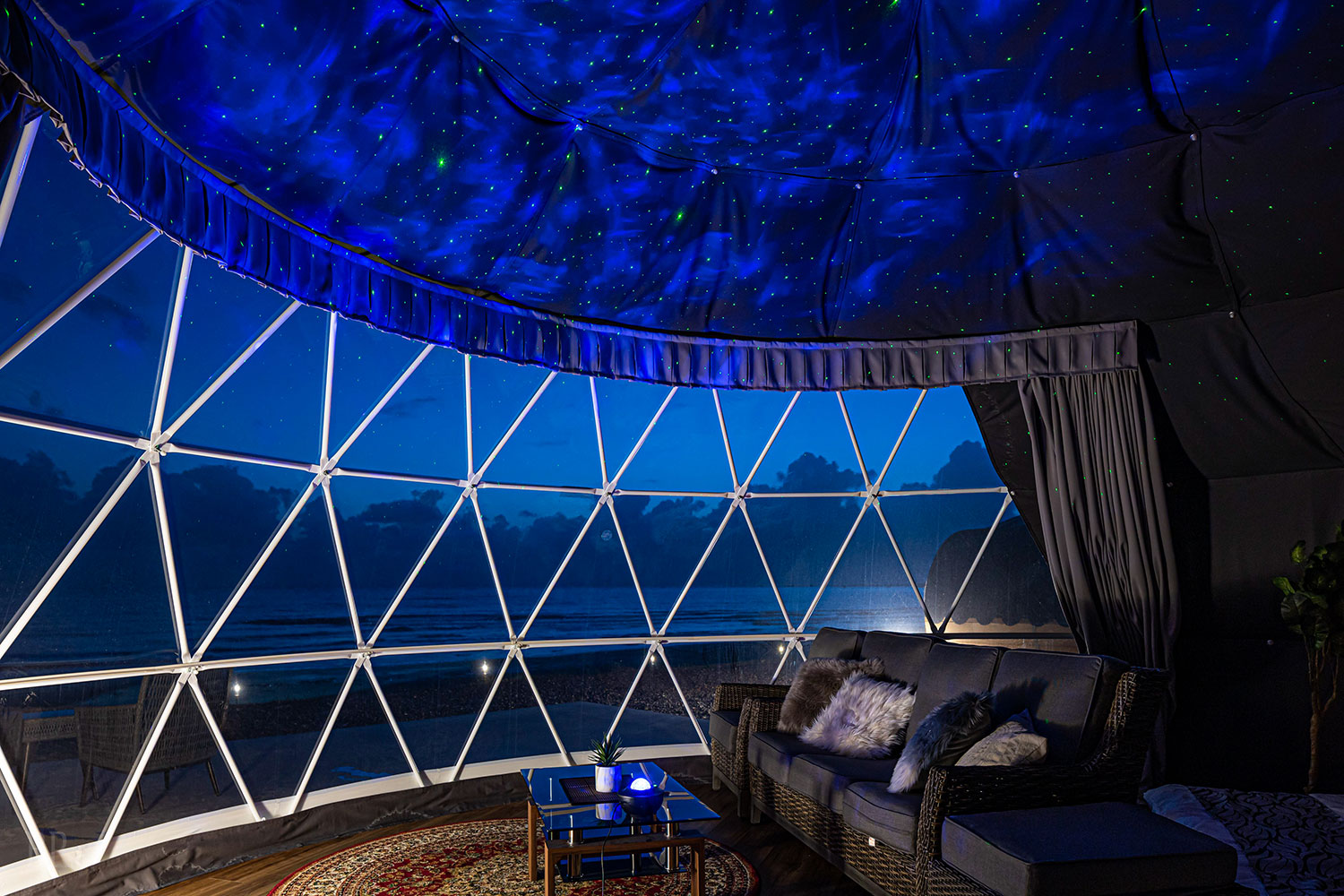 大型グランピングドームテント