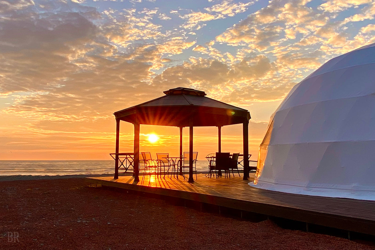 ドームテント内